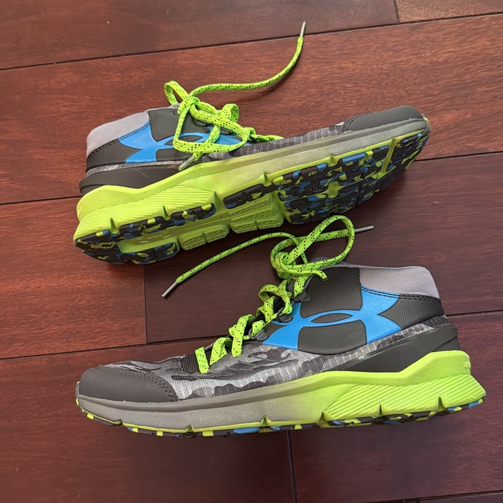 Like new Under Armour sneakers